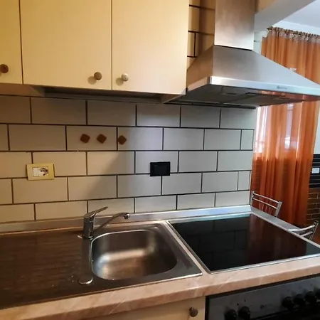 Lovely Appartament B * Тирана